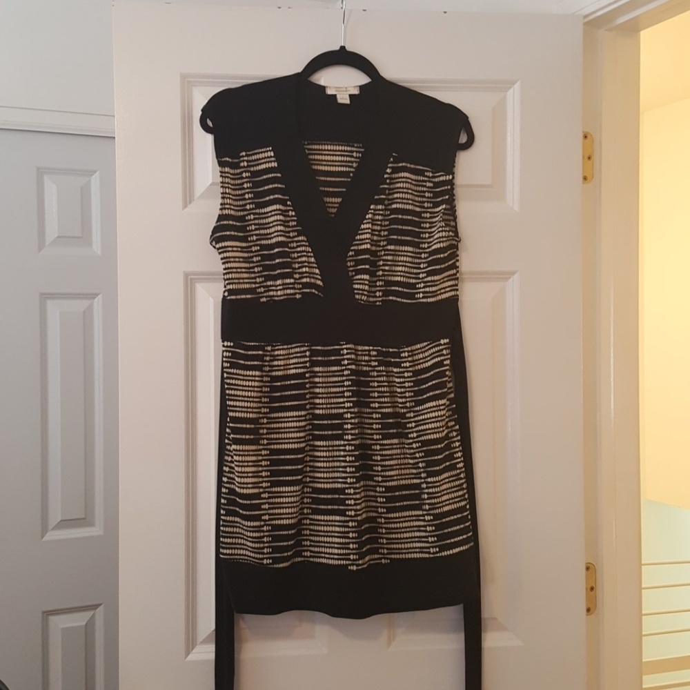 Black and off white short dress